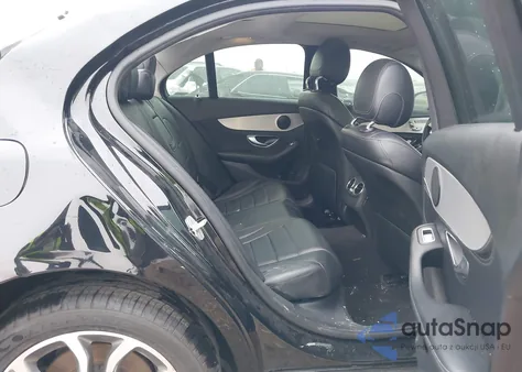 2016 Mercedes-Benz C 300 4Matic из США, поврежденный, VIN 55SWF4KB4GU105651